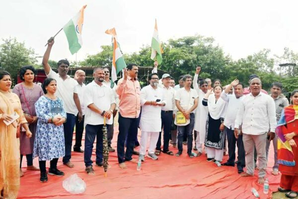 Kurla Residents Protest Dharavi Relocation Plan, Cite Overcrowding And Environmental Concerns