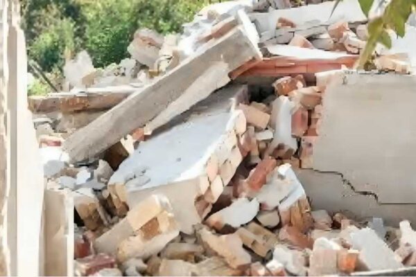 Seven Injured After Portion Of Old Building Collapses In Central Mumbai’s Madanpura Area