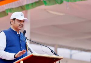 Fadnavis Calls For Faster Land Acquisition To Accelerate Infrastructure & Industrial Growth