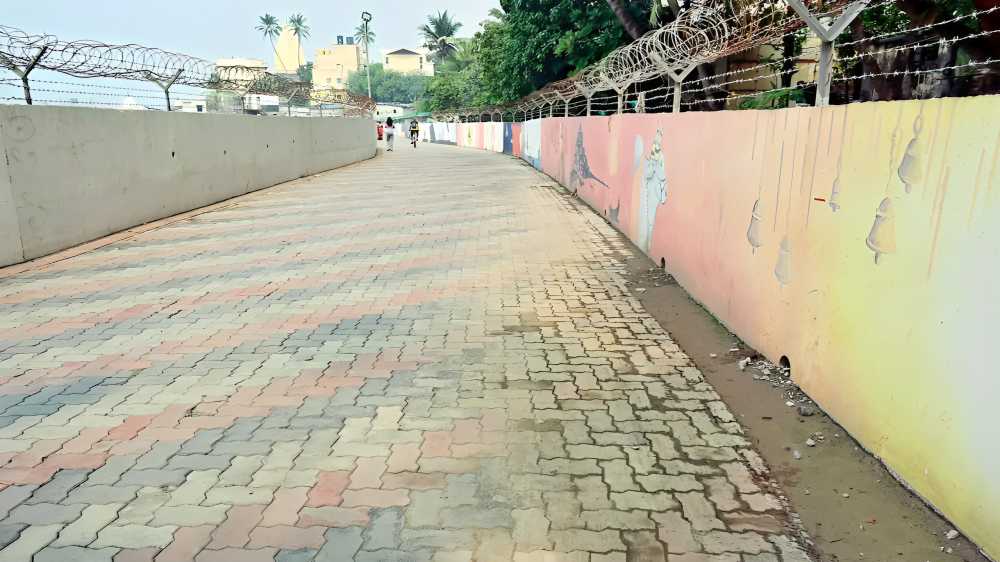 Two Years On, Mahalaxmi Pedestrian Corridor Lies Underutilised; Residents Flag Safety Risks