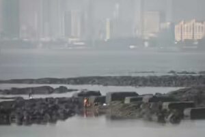 Non-Functional Streetlights Plunge Mahim Beach Into Darkness, Raise Safety Concerns