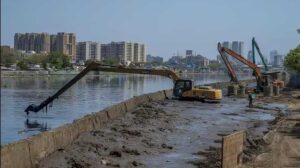 BMC Flags 174 Unsafe Buildings, 249 Landslide Zones & 403 Flood Spots Ahead Of Monsoon