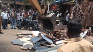 BMC Clears Kamathipura Footpaths, Removes 70 Illegal Hawkers In Major Anti-Encroachment Drive