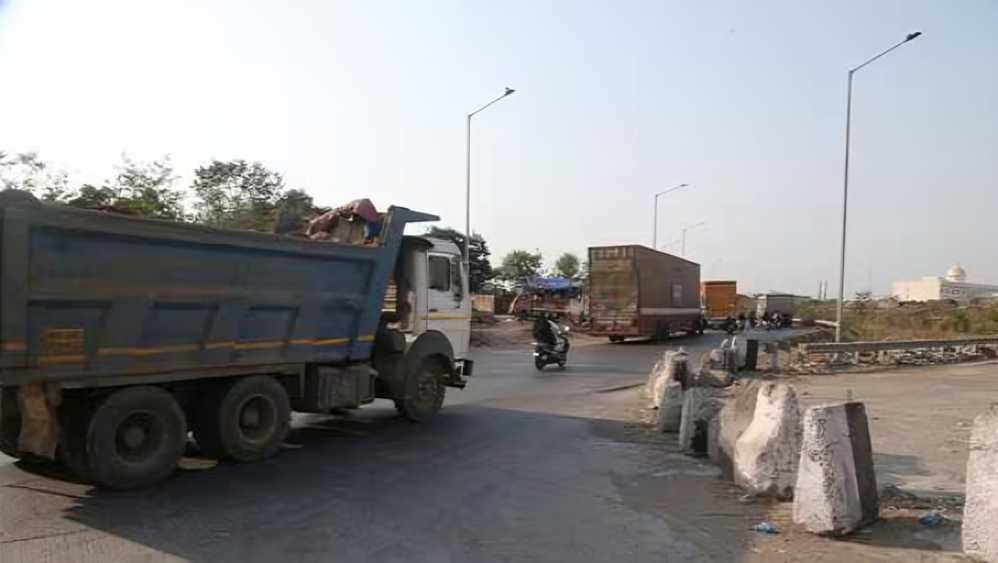 Widened Mumbai-Nashik Highway Near Kharegaon Turns Accident Hotspot Amid Safety Concerns