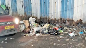 Mumbai: Dug-Up Footpath Near Ishwar Bhawan Remains Unrepaired For Months