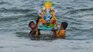 Mumbai Extends Overnight Metro & Local Train Services For Anant Chaturdashi Visarjan