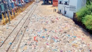 Mumbai Residents Raise Fresh Concerns Over Garbage, Encroachments & Blocked Footpaths